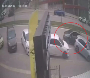 Bursa’da el freni faciası: Kontrolden çıkan araç 8 otomobile çarptı