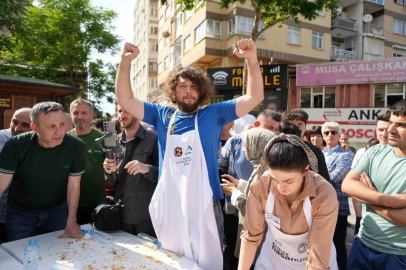 5 dakikada 11 metre börek yedi, 10 gram altının sahibi oldu