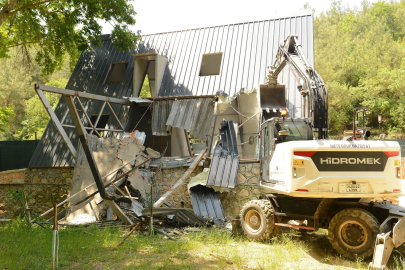 Bursa'da kaçak villalar bir bir yıkıldı