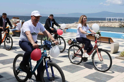 Başkan Bozbey ve eşi Seden Bozbey süslü bisikletler’ ile temiz çevreye dikkat çekti