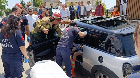 Direksiyon başında nöbet geçirdi, bariyerlere çarparak durabildi
