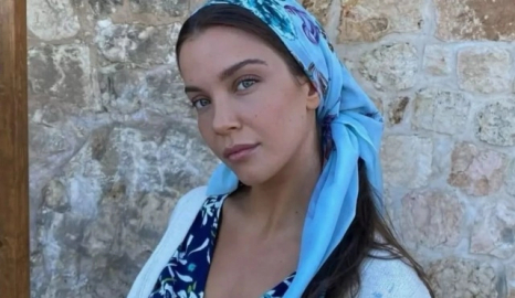 Uzak Şehir'in Pakize'sinden plaj pozları