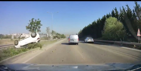 Bursa’da korku dolu anlar! Otomobil takla attı