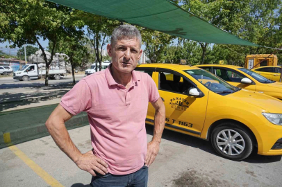 Taksicilerin "bekleme yapma" kavgası kamerada