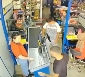 Bursa'da kadın kasiyere yumruklu saldırı