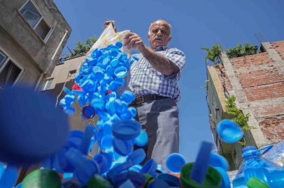 3 yılda topladığı 2 milyon kapakla ihtiyaç sahiplerine destek oldu