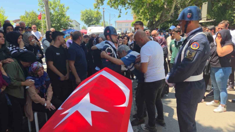 Bursa'da kolon kanserine yenik düşen uzman jandarma son yolculuğuna uğurlandı