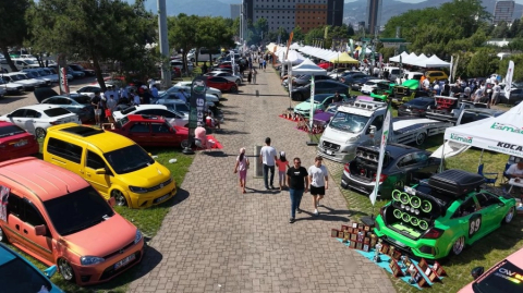 Renkli araçlar, cesur sürüşler: Bursa’da modifiye gösterisi!