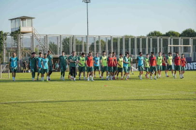 Bursaspor Sezonun İlk Antrenmanını Taraftarlara Açtı