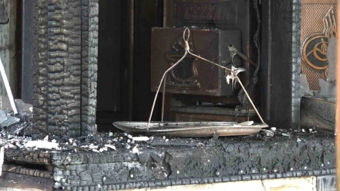 Bursa'da 1. Murat Camisi bahçesinde yangın