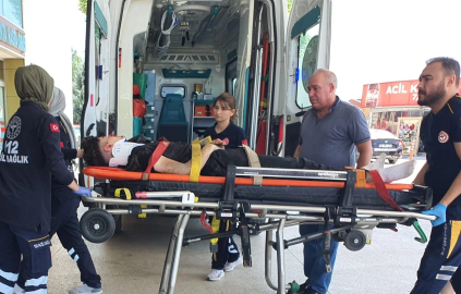 Bursa'da motosiklet dolmuş durağına daldı