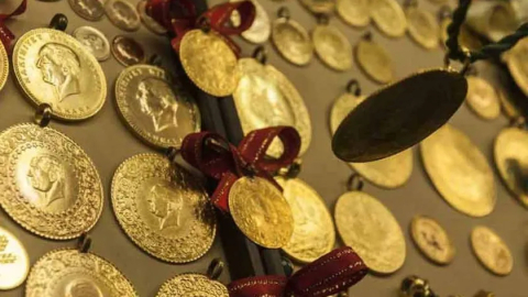 Enflasyonla gerileyen altın, jeopolitik gerginlikle yönünü yukarı çevirdi