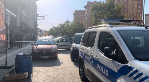 Rastgele ateş açtı, kurşunlar otomobillere isabet etti