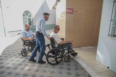 Bursa'da engeller bitmiyor: Ne camiye ne yola ulaşabiliyorlar!