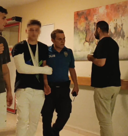 Kız arkadaşına laf atan kişi tarafından bıçaklandı