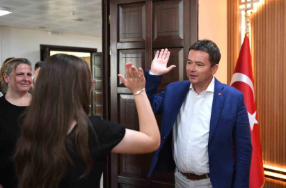 Başkan Erkan Aydın başarılı öğrencileri ödüllendirdi