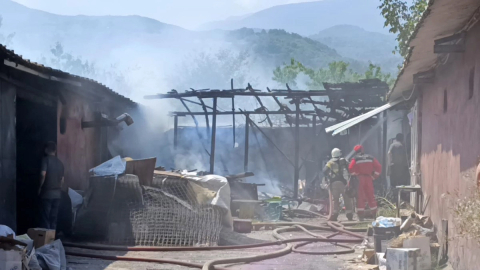 Bursa’da mobilya imalathanesinde yangın