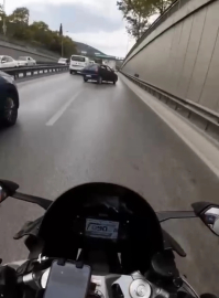 Motosiklet sürücüsünün ölümden döndüğü anlar kask kamerasında