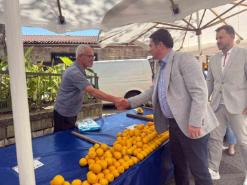 Başkan Aydın esnaf ve vatandaşla buluştu