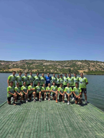 Bursa Büyükşehir Belediyesporlu kanocular madalyaları topladı