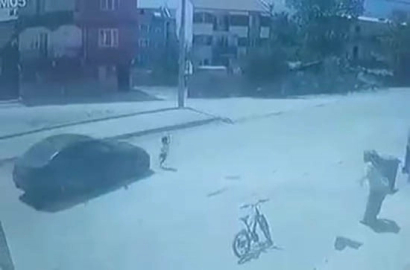 Bursa'da 4 yaşındaki çocuğa otomobil çarptı!