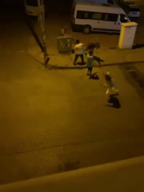 Bursa'da iki grup birbirine girdi! Taşlar havada uçuştu!