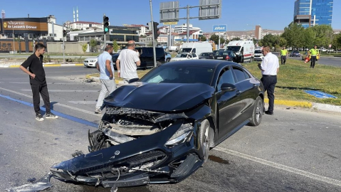 Dikkatsizlik kazaya neden oldu: 3 yaralı