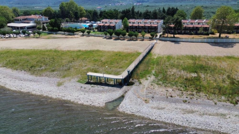 İznik Gölü'nde sular çekildi! İskele karada kaldı