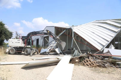 Nilüfer'de kaçak yapıya geçit yok! 2 iş yeri yıkıldı