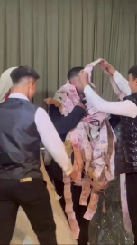 Bursa’da damadı paraya boğdular