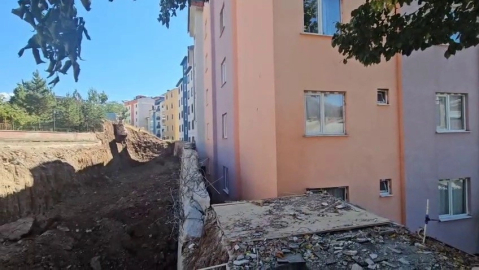 İspir'de heyelan: 70 ev boşaltıldı