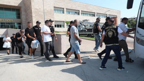 Antalya'da eş zamanlı operasyon: 236 aranan şahıs yakalandı