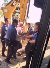 Bursa’da kafeterya yıkımında ortalık karıştı. Bir polis yaralı