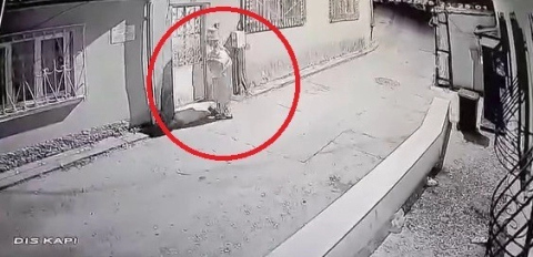 Bursa’da palyaço kıyafetli genç gözaltına alındı