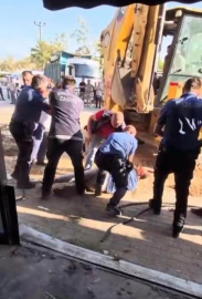 Bursa’da kafeterya yıkımında ortalık karıştı