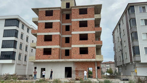 15 yaşındaki kız çocuğu bir inşaatın önünde ölü bulundu