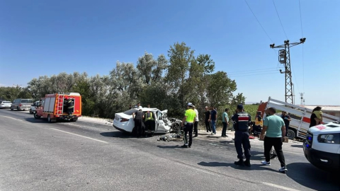 Konya'da otomobil kamyonetle çarpıştı: 1 ölü, 5 yaralı