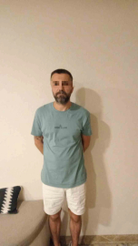 Bursa'da polisler aranan şahsı turist kılığına girerek yakaladı!