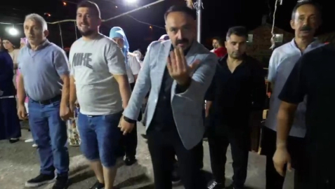 Drona para takmak istedi... Az kalsın elinden oluyordu!