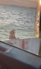 Kadın yolcu feribottan atladı!