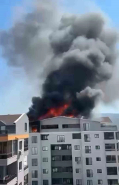 Bursa'da korkutan yangın: 6 katlı apartman alev aldı
