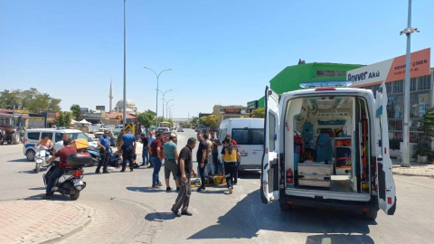 Minibüs ile motosiklet çarpıştı: 2 yaralı