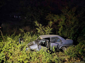 Bursa’da kontrolden çıkan otomobil şarampole uçtu