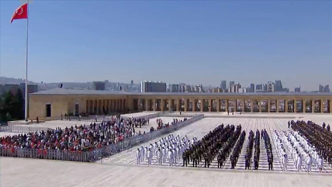 Cumhurbaşkanı Erdoğan Anıtkabir'i ziyaret etti