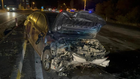 Otomobiller kafa kafaya çarpıştı: 1 kişi öldü, 2 kişi yaralandı