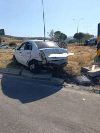 Otomobil ve hafif ticari araç çarpıştı: 1 ölü, 4 yaralı