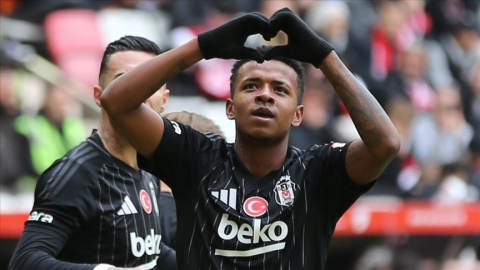 Beşiktaşlı futbolcu Keny Arroyo, Cruzeiro'ya transfer oldu