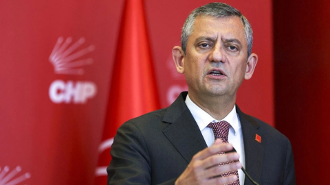 CHP Genel Başkanı Özel, partisinin İstanbul İl Başkanlığını ziyaret etti