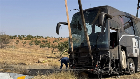Şanlıurfa'da yolcu otobüsü devrildi!