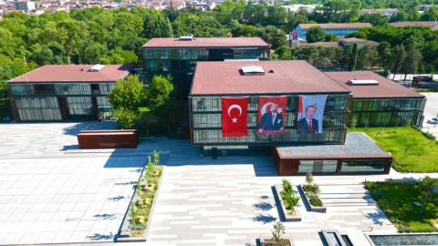 İnegöl Belediyesi'nden bin 500 öğrenciye kırtasiye yardımı